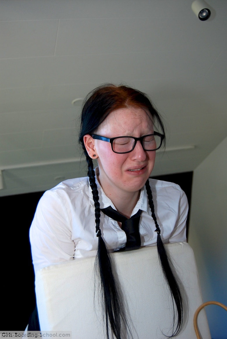 <em>女生</em>被老师<em>打屁股</em>